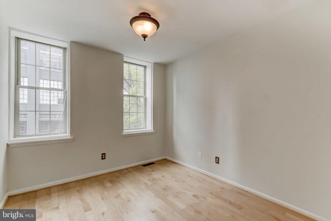 Building Photo - 2418 Hudson St
