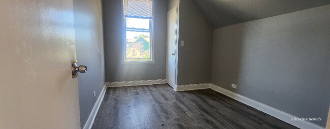 Building Photo - 1415 E 75th St