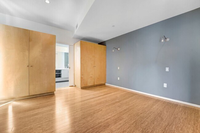 Building Photo - Your Perfect 3/2.5 Los Angeles Home Available Now!