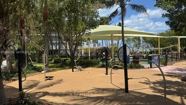 Building Photo - 6515 Collins Ave