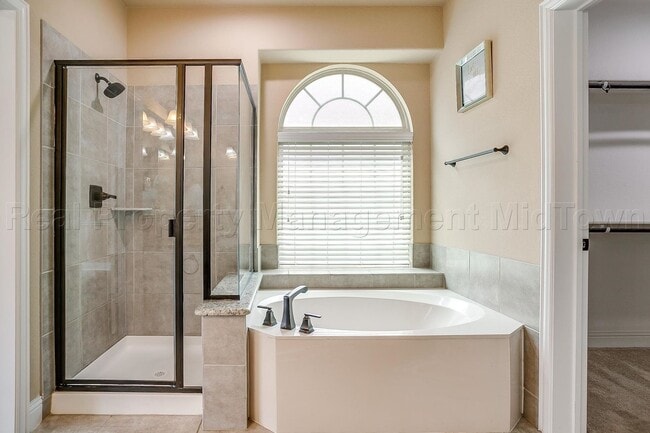 Building Photo - 2911 Pino-