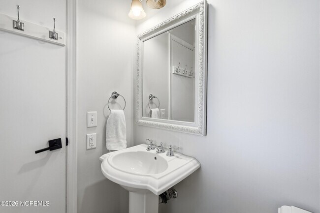 Building Photo - 4 Cheryl Dr