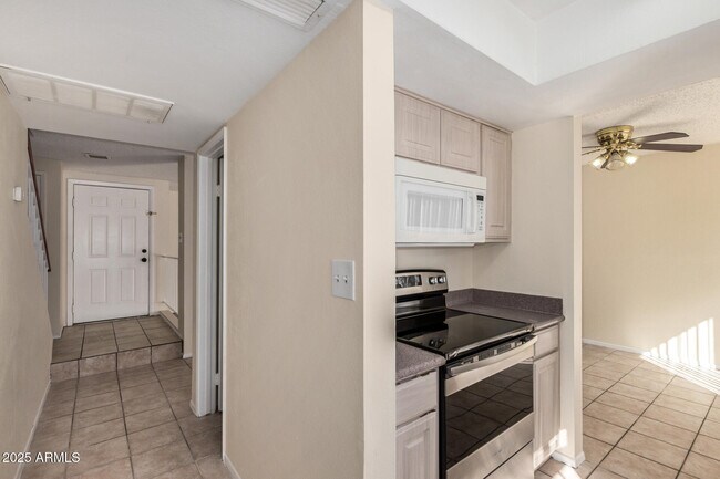 Building Photo - 16021 N 25th Dr