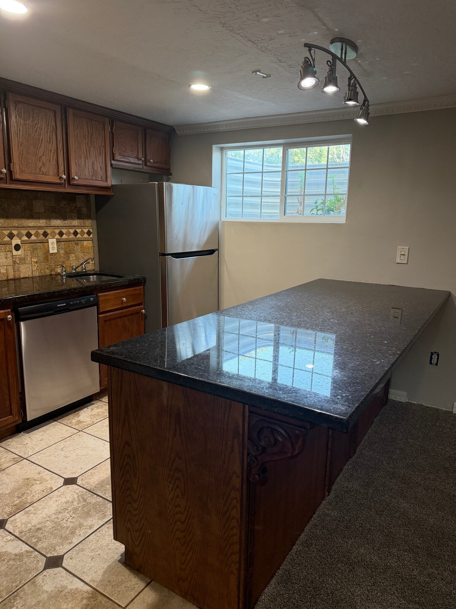 Building Photo - 118 E 7420 S