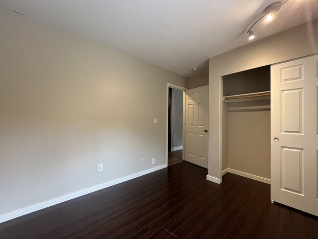 Building Photo - Beautiful 5BD/3BA Home with Soaking Tub, Island Kitchen & Attached 2-Car Garage