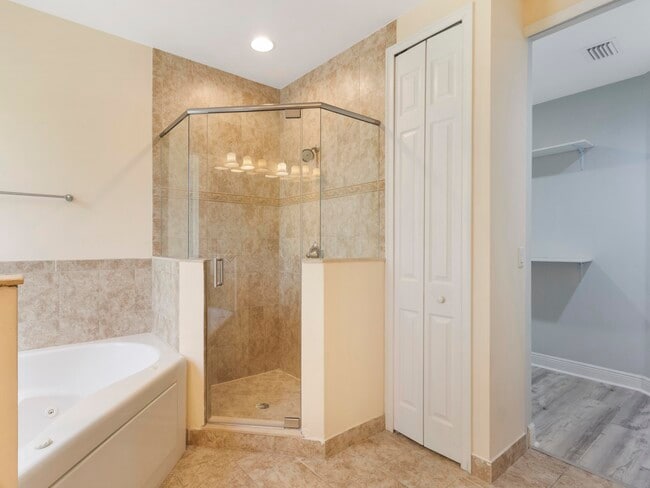 Building Photo - 3028 Waterside Cir