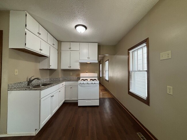 Building Photo - Single Family Home located south of Como P...