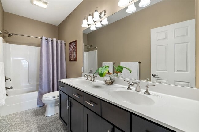 Building Photo - 261 1st St