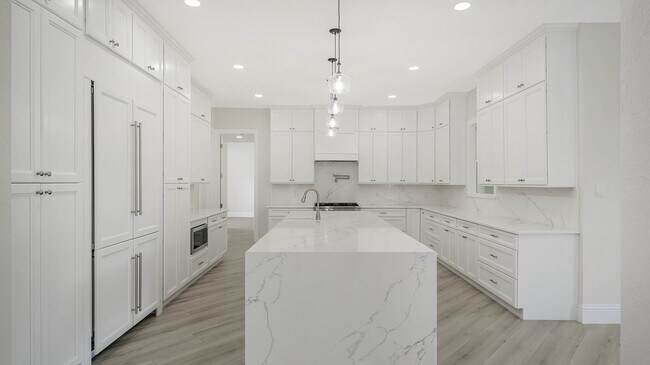 Building Photo - 6706 Oakmont Way