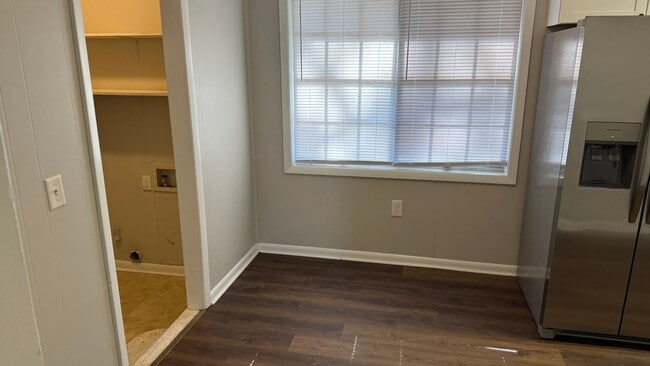 Building Photo - WINTER MOVE-IN SPECIAL: $500 OFF 1st MONTH'S RENT!**
