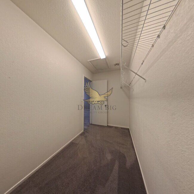 Building Photo - 548 Haunts Walk Ave