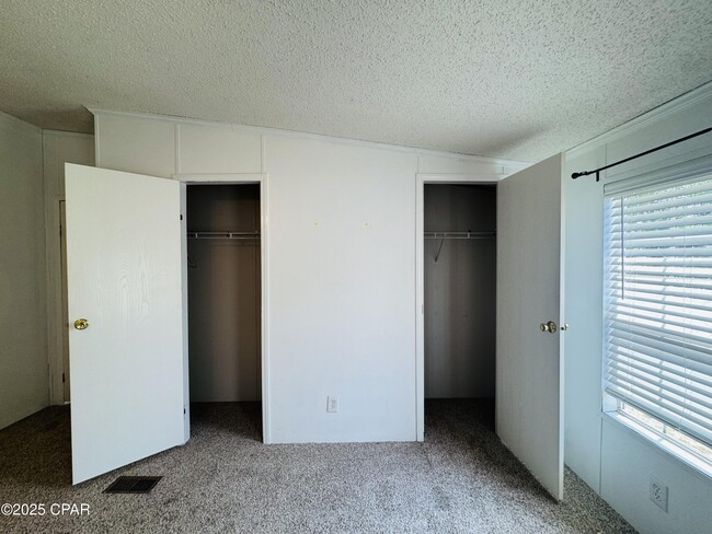 Building Photo - 1518 Nassau St
