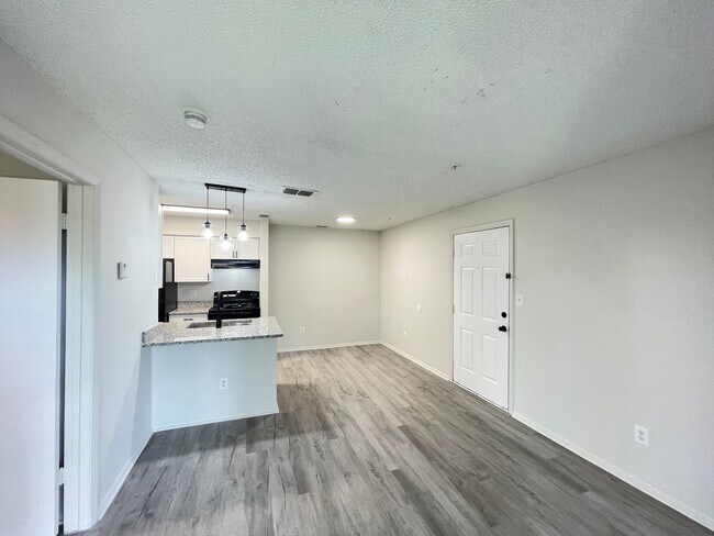 Building Photo - Fully Renovated 1-Bedroom, 1-Bath Condo in Gated Community – Available Now!