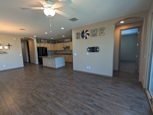 Building Photo - 41390 W Carlisle Ln