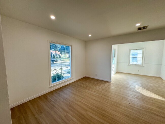 Building Photo - 10419 S Gramercy Pl