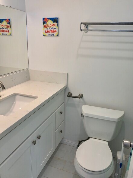 Master Bath - 420 Marine Pl