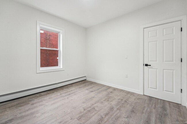 Building Photo - 208 Magnolia St