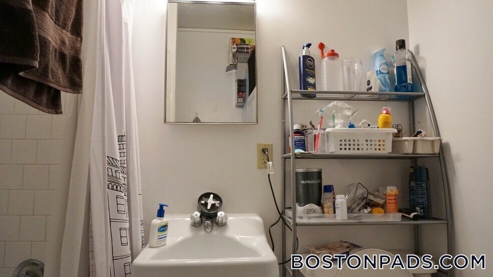 Building Photo - 248 Newbury St