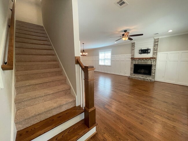 Building Photo - Amazing 5 Bedroom Craftsman-Style Home in Martinez!