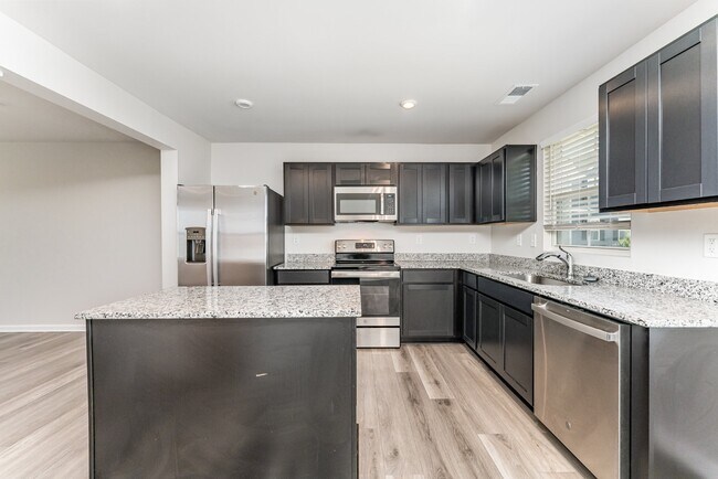 Building Photo - 1105 Canando St