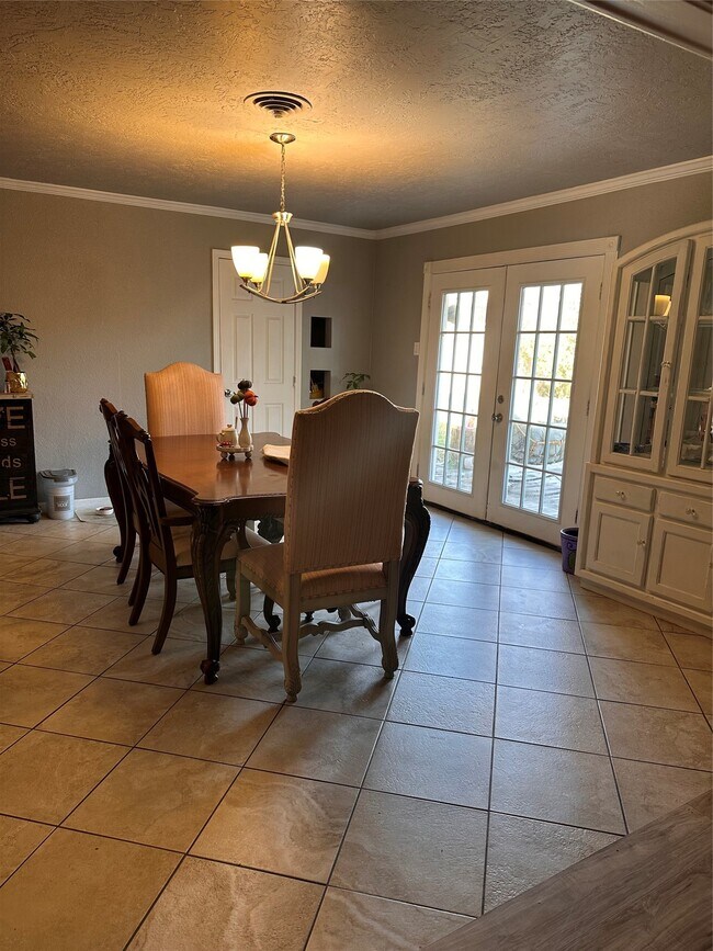 Building Photo - 10034 Westview Dr