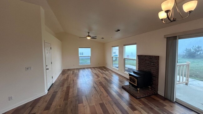 Building Photo - 14575 Avenida Central