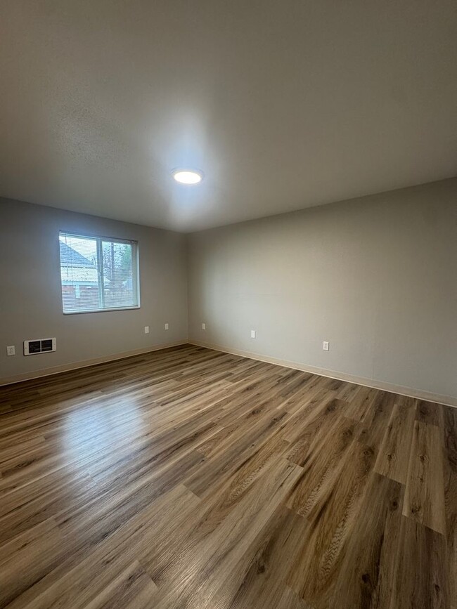 Building Photo - (HUD 414) 2 Bed/1Bath Home