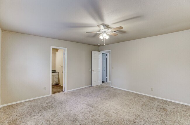 Building Photo - 4 Bedroom,2.5 Bath and 2 Car Garage Duplex with Fireplace and Prime Location Near Lake Hefner