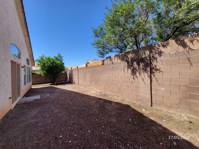 Building Photo - 2817 N Porcupine Flat St