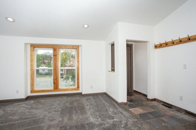 Building Photo - 3 Bedroom, 2 Bath Home in French Creek