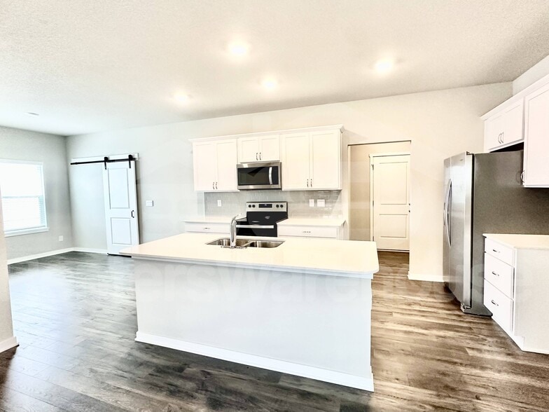 Building Photo - 2310 SW Plaza Pkwy