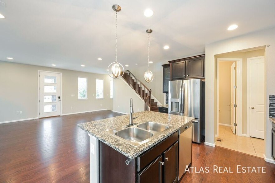 Building Photo - 7255 S Millbrook Ct