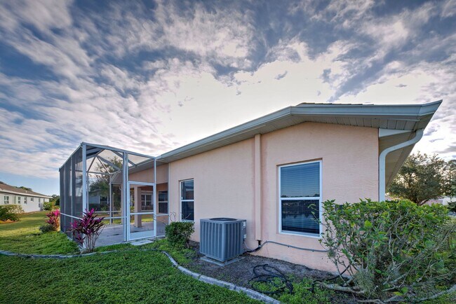 Building Photo - 2134 Boxwood St