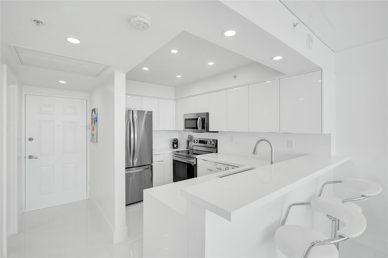 Building Photo - 2501 S Ocean Dr