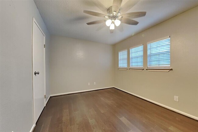 Building Photo - 57 Rockfern Ct