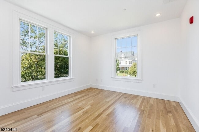 Building Photo - 63 Park St