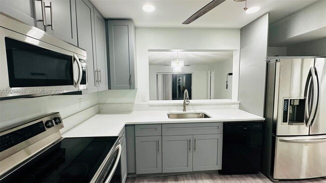 Building Photo - 2091 Coral Ridge Dr