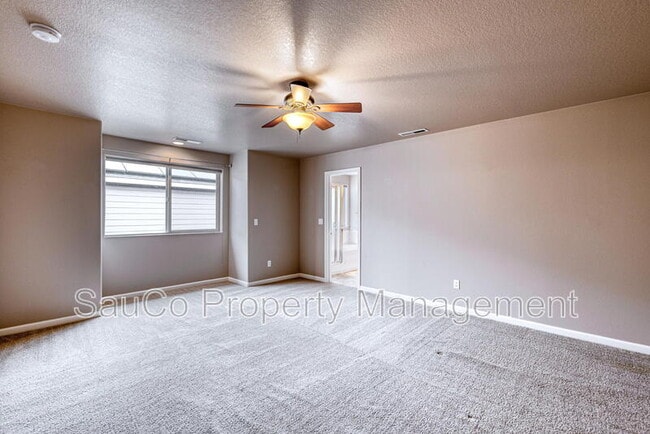 Building Photo - 3722 SE Oakleaf St