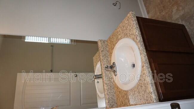 Building Photo - 2219 Waltham St