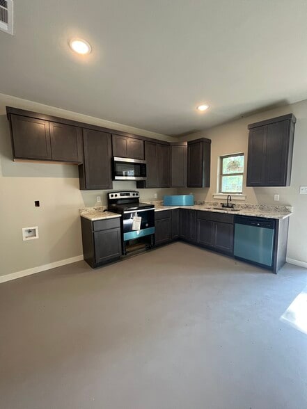 Building Photo - 11000 County Road 152 W