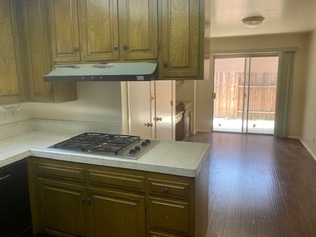 Building Photo - 4 bedroom Camarillo home