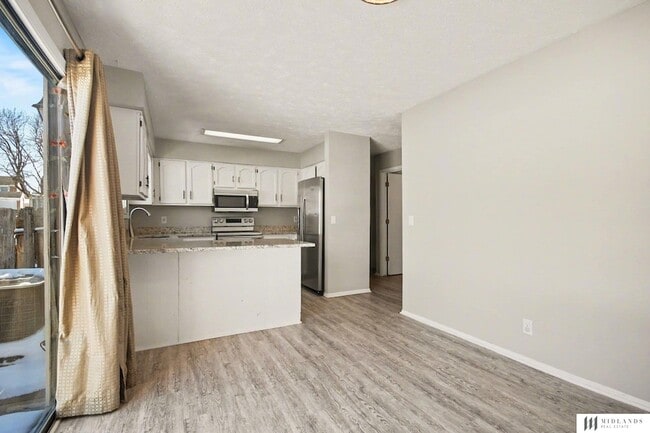 Building Photo - 1009 Willow Ave