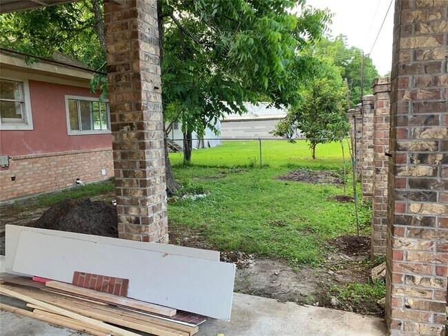 Building Photo - 11375 Allwood St