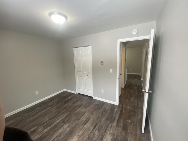 Building Photo - 1039 Maas St