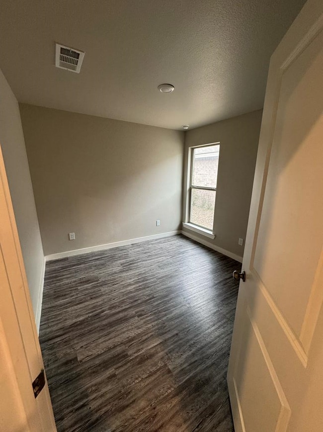 Building Photo - 88 Maverick Dr