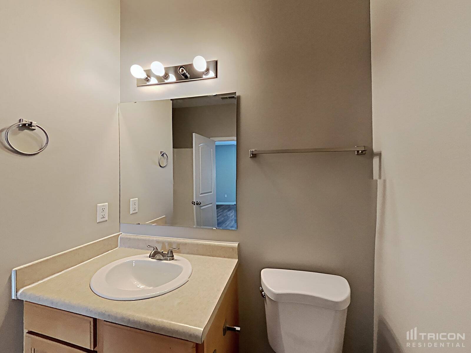 Building Photo - 10738 Tedder Lake Dr