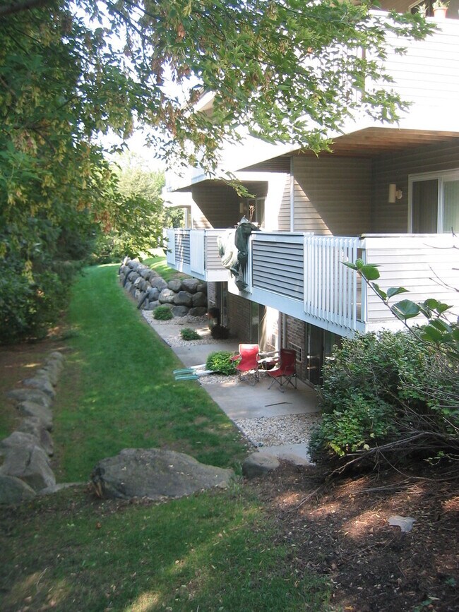 Building Photo - Great Arboretum location - 1 bedroom lofte...