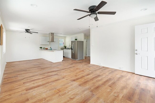 Building Photo - 194 Lower Waiehu Beach Rd