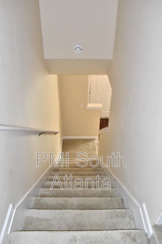 Building Photo - 6864 Mountain Cir