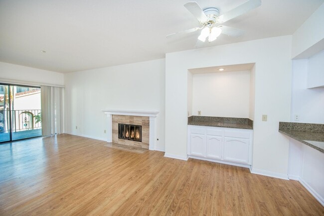 Building Photo - Updated 2 BR- 2 BA in FOUNTAIN VALLEY